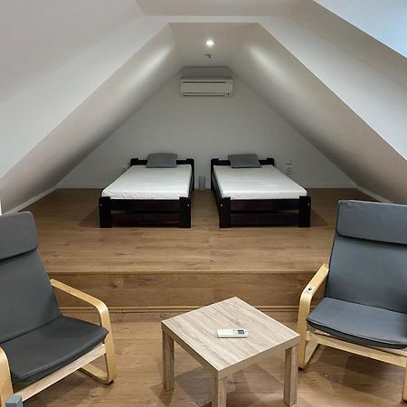 Spacious Apartment In Town Centre Nové Zámky Eksteriør billede