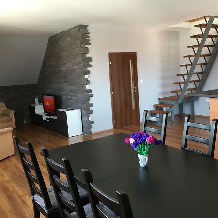 Spacious Apartment In Town Centre Nové Zámky Eksteriør billede