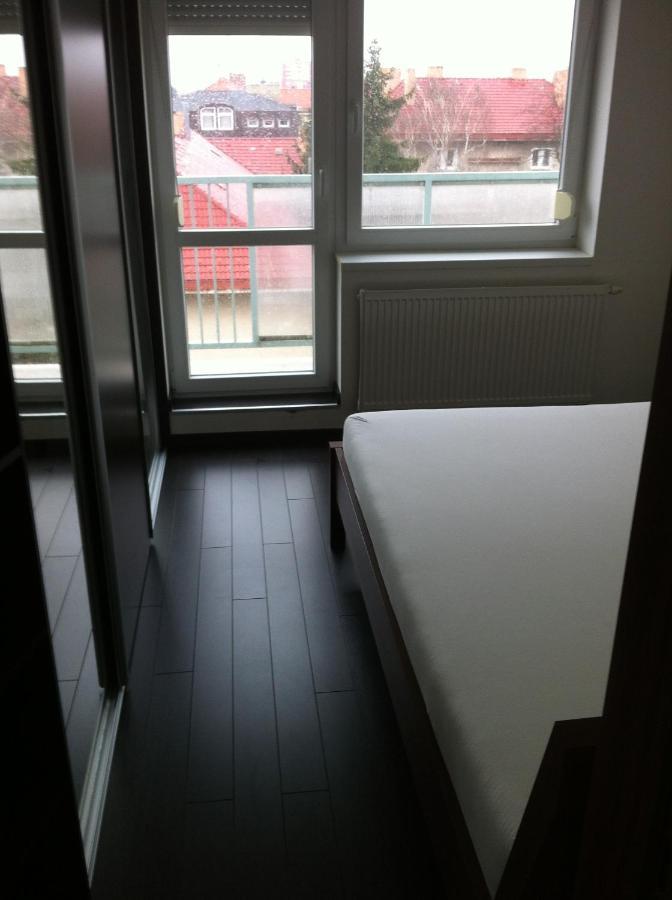 Spacious Apartment In Town Centre Nové Zámky Eksteriør billede