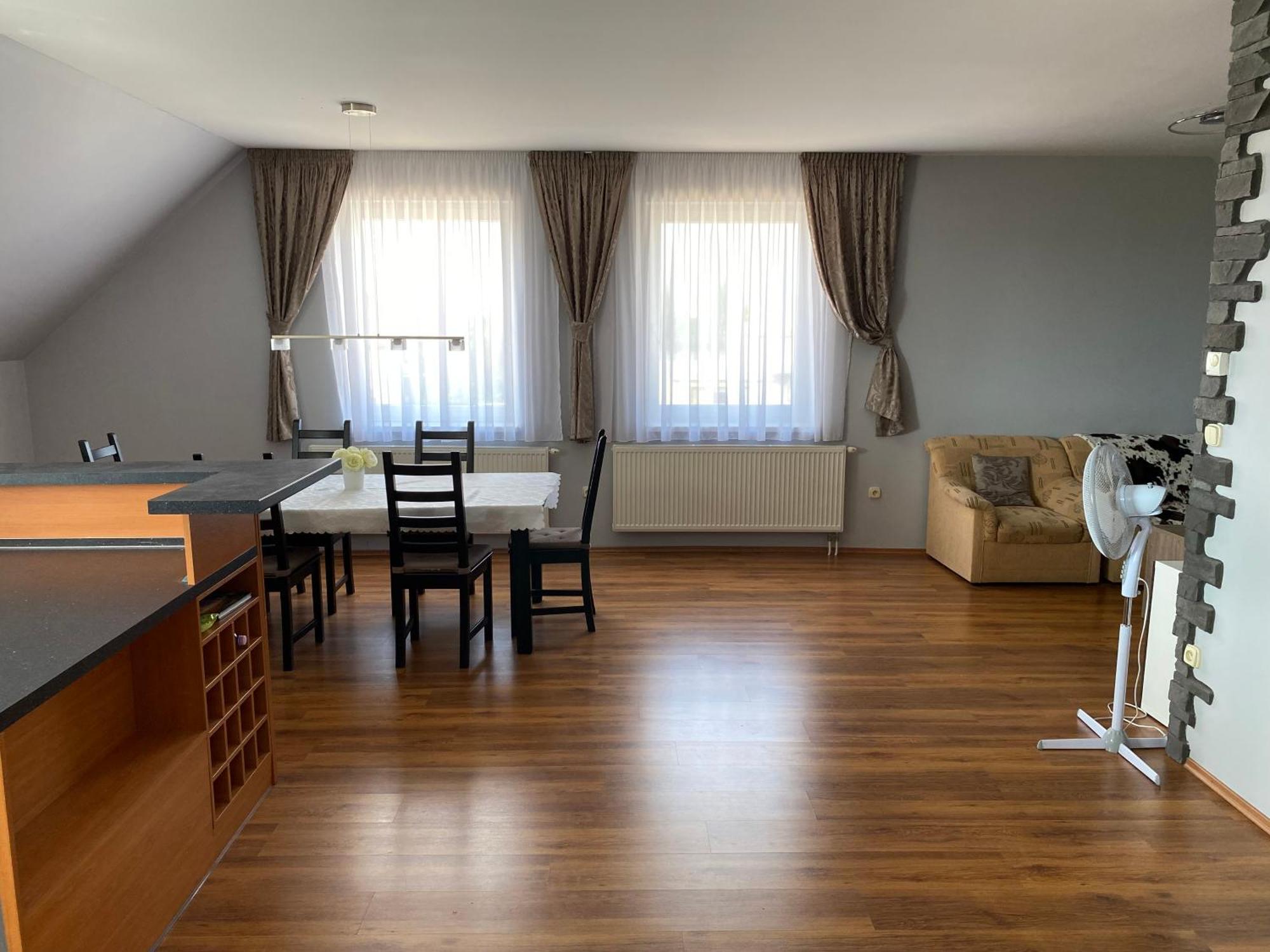 Spacious Apartment In Town Centre Nové Zámky Eksteriør billede