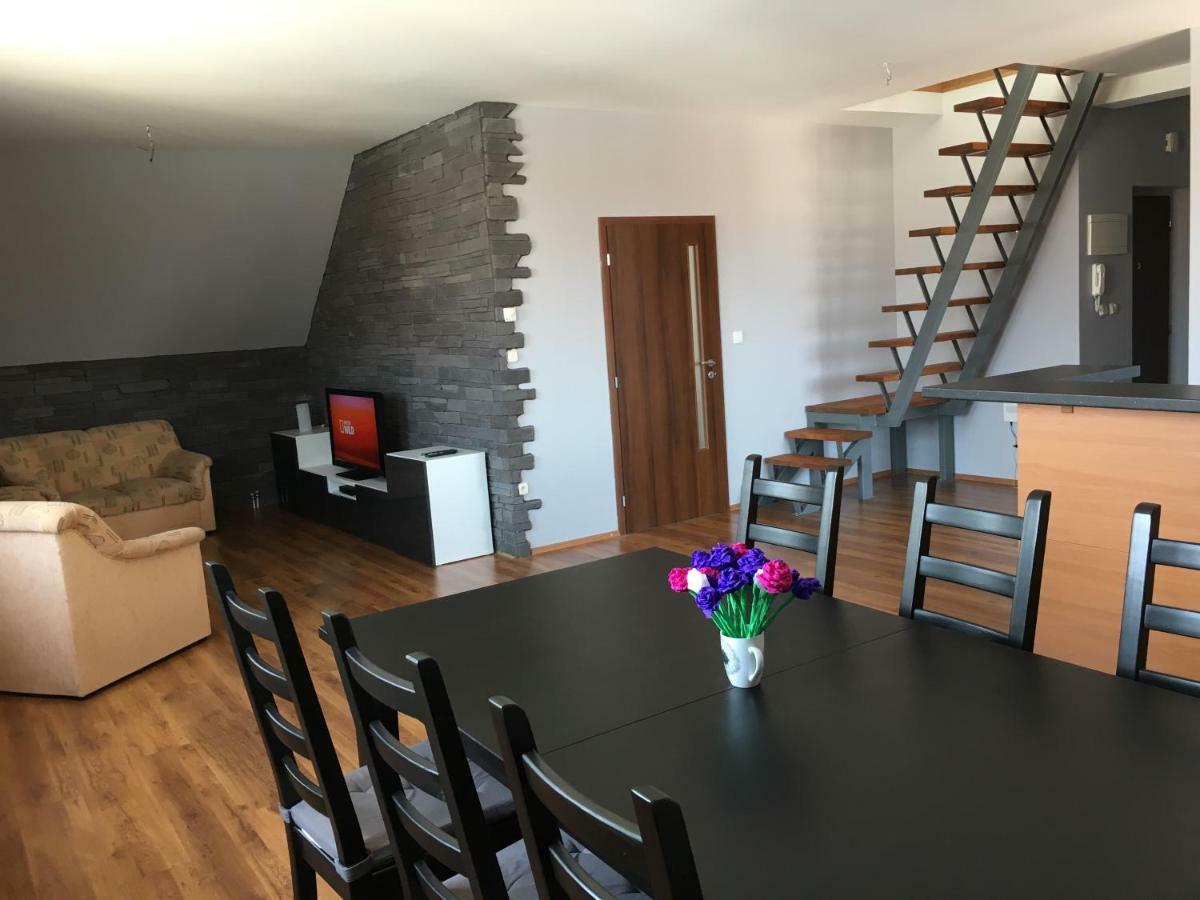 Spacious Apartment In Town Centre Nové Zámky Eksteriør billede