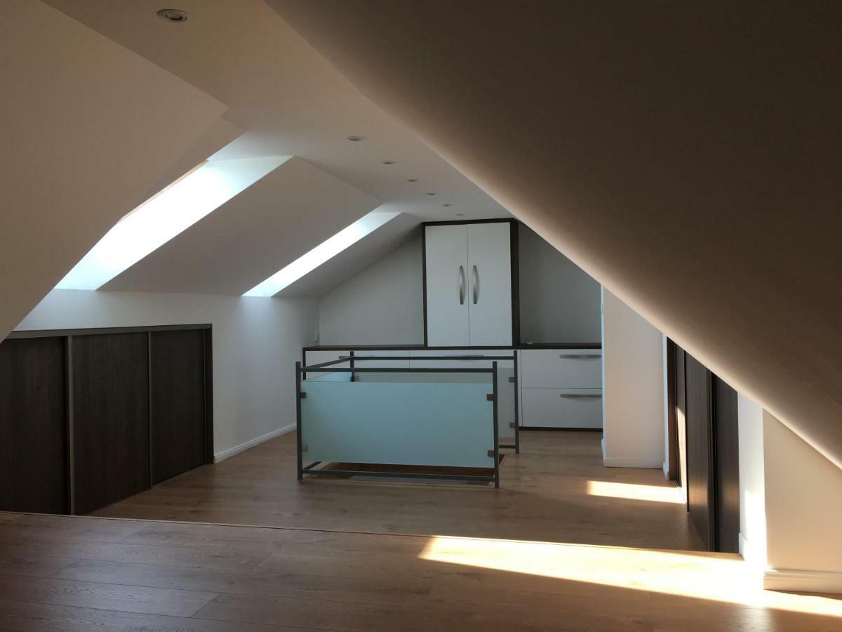 Spacious Apartment In Town Centre Nové Zámky Eksteriør billede
