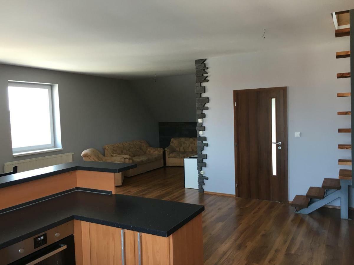 Spacious Apartment In Town Centre Nové Zámky Eksteriør billede