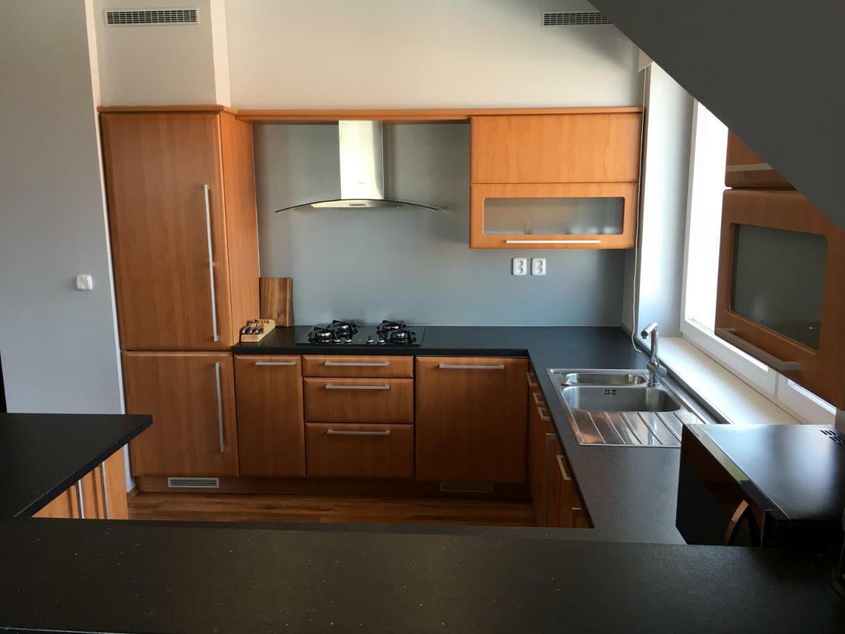 Spacious Apartment In Town Centre Nové Zámky Eksteriør billede